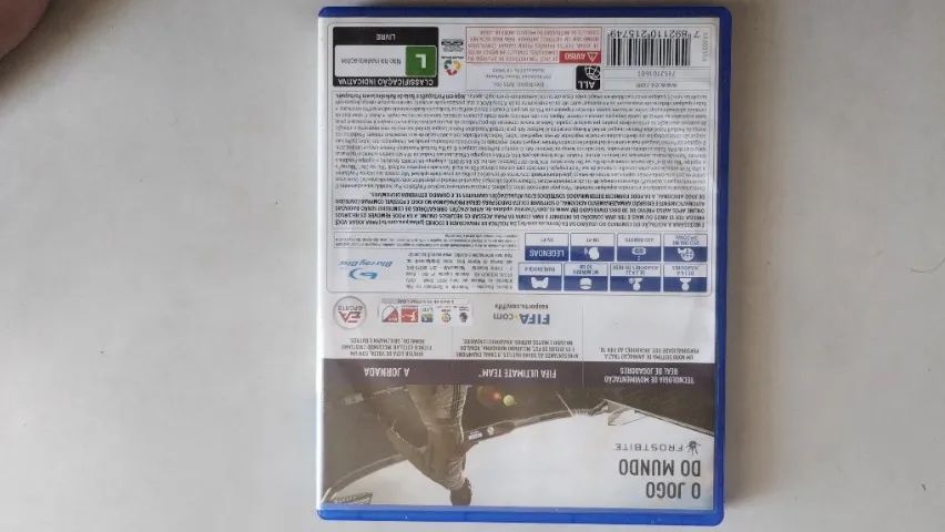 Jogo PS4 FIFA 18, produto original, muita dribles e diversão!  - Foto 3
