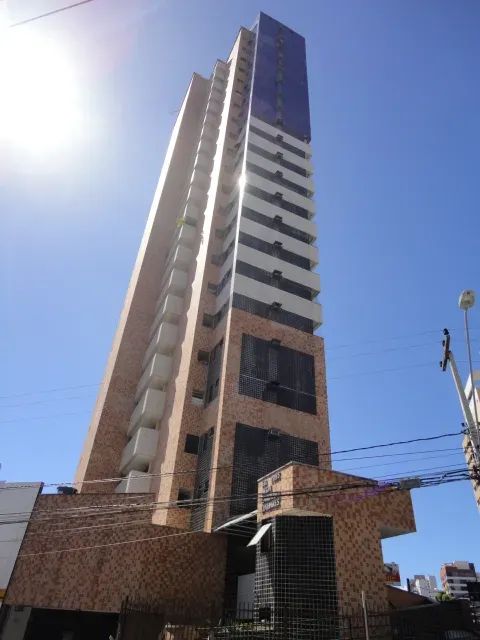 Ótima localização, 03 quartos (Sendo 02 suítes com armários e 01 dormitório), varanda na s