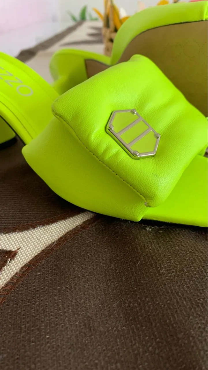 Sandália Neon verde