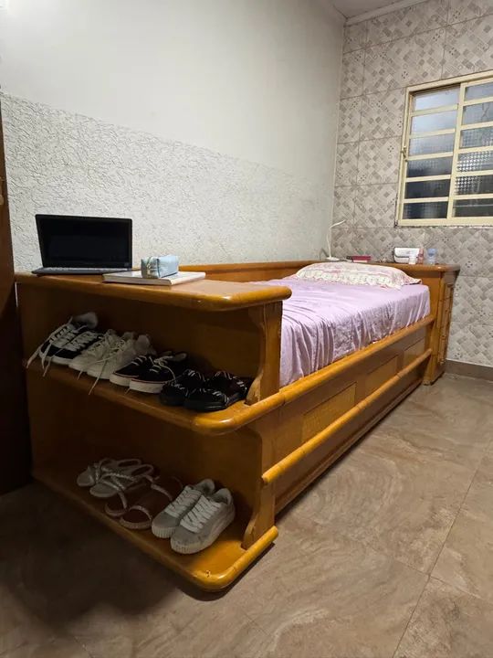 Cama Box de Madeira com gavetas e Prateleiras