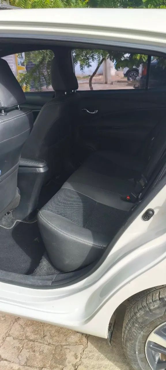 Toyota yaris com teto solar - Foto 5