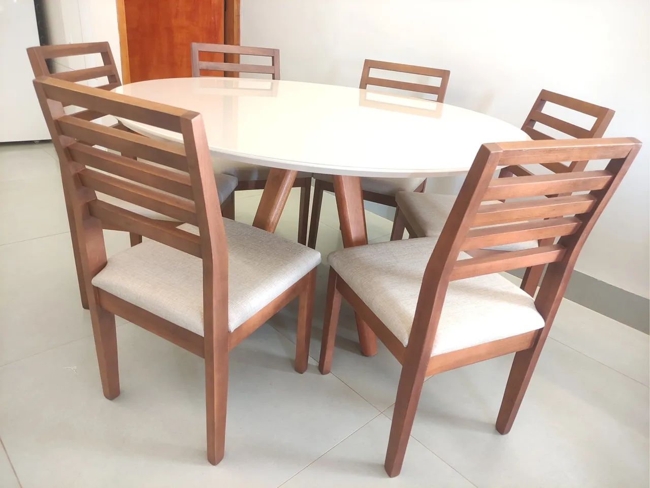 Conjunto de Mesa de Jantar Redonda com 6 Cadeiras madeira 