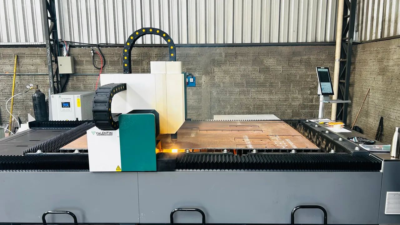 MÁQUINA CORTE LASER, CORTANDO COM ALTA PERFORMANCE CHAPA HARDOX!!!  - Foto 4
