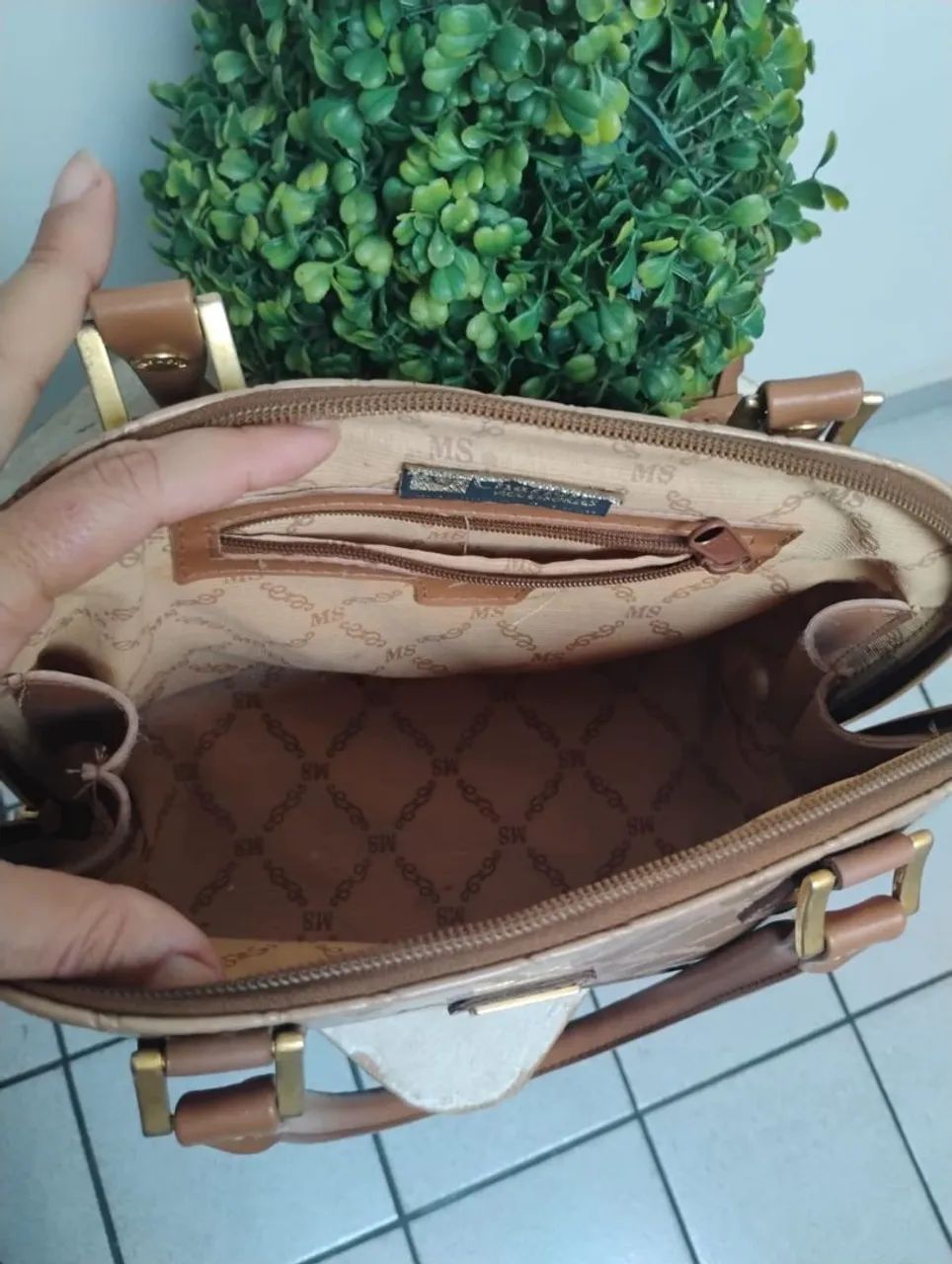 Bolsa de couro semi nova (Mônica Sanches) - Foto 3