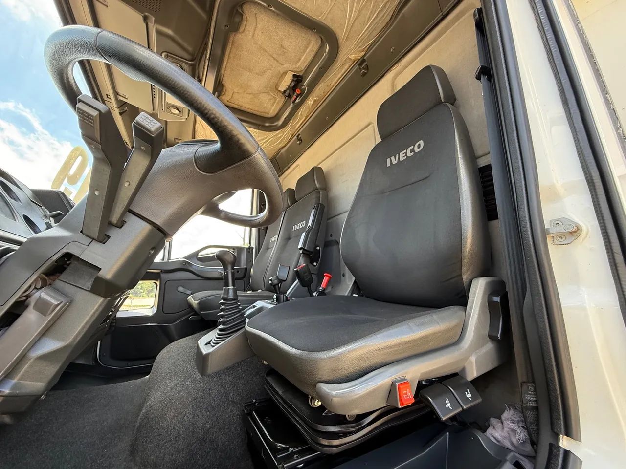 Iveco Tector 170E21 Caçamba - 2019 - Foto 14