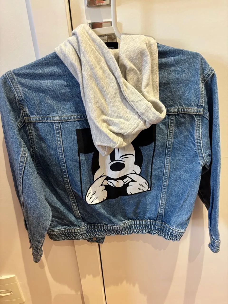 Jaqueta Jeans 8 anos NOVA Infantil Mickey Zara com Capuz - Foto 2