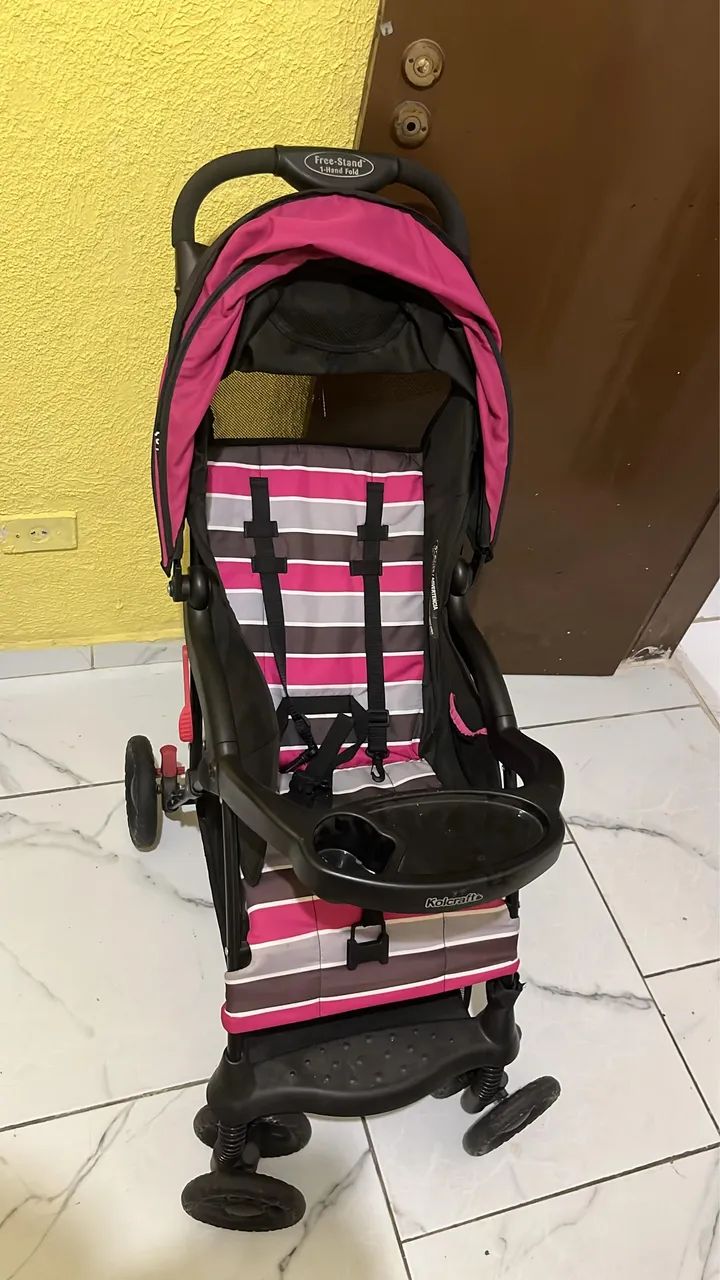 Carrinho de bebê Kolcraft leve e compacto (fecha com uma mão) - Foto 2