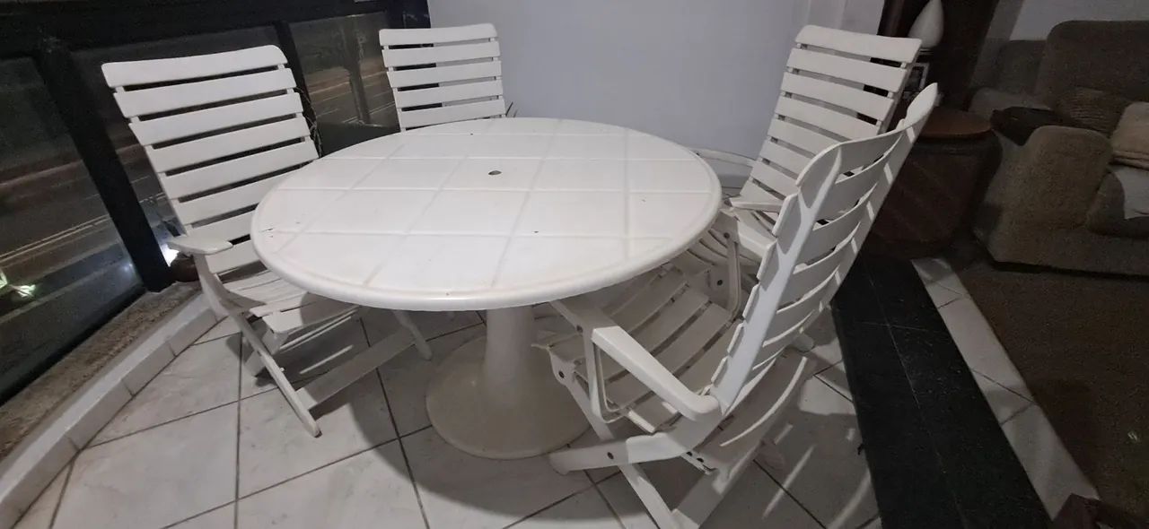 Conjunto Mesa Com 4 Cadeiras Em Polipropileno - Foto 4