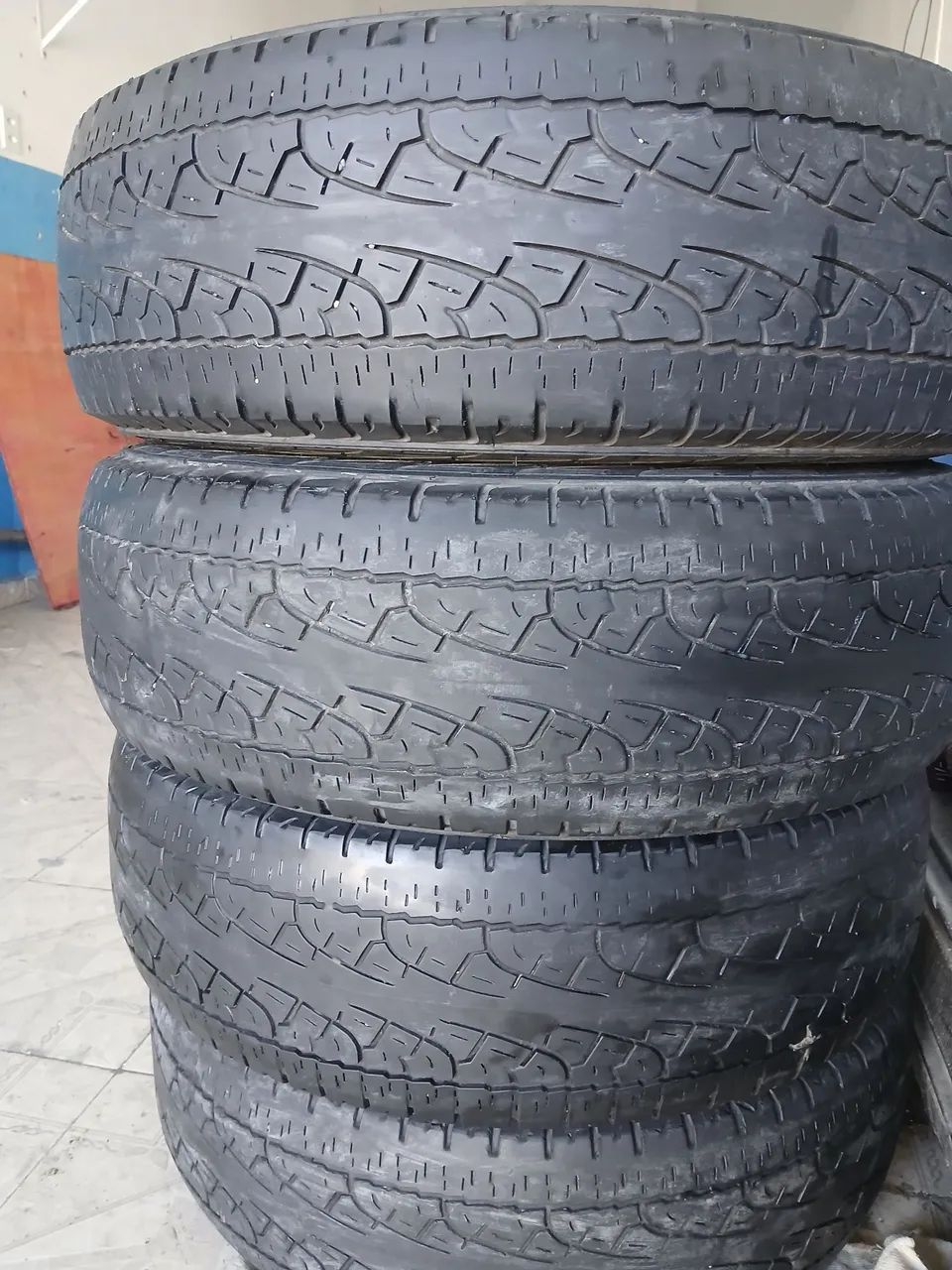 Vende-se esse  4 pneu semi novo - Foto 2