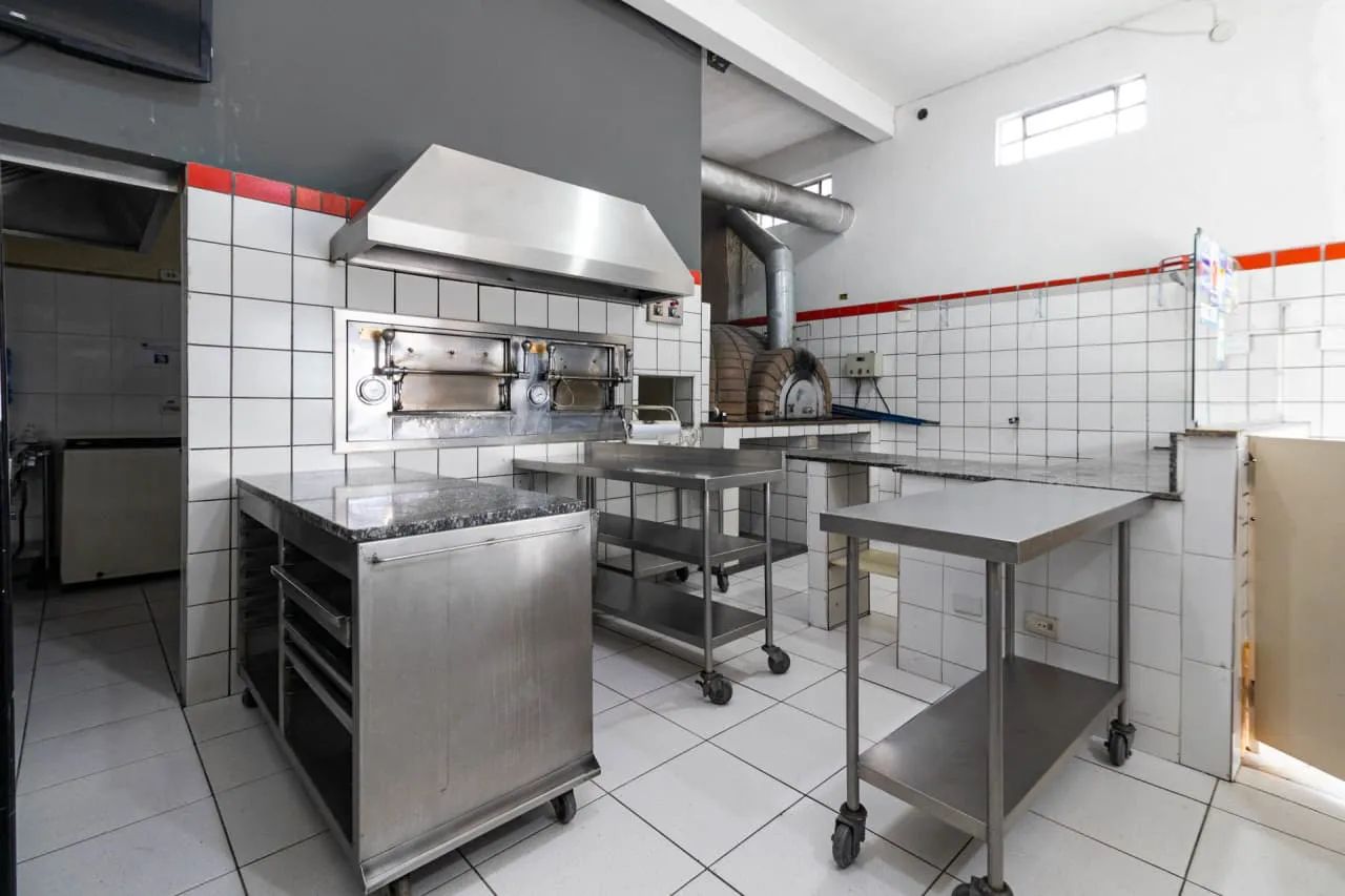 Prédio comercial na Rua Kumaki Aoki, 532  279 m² - Foto 5