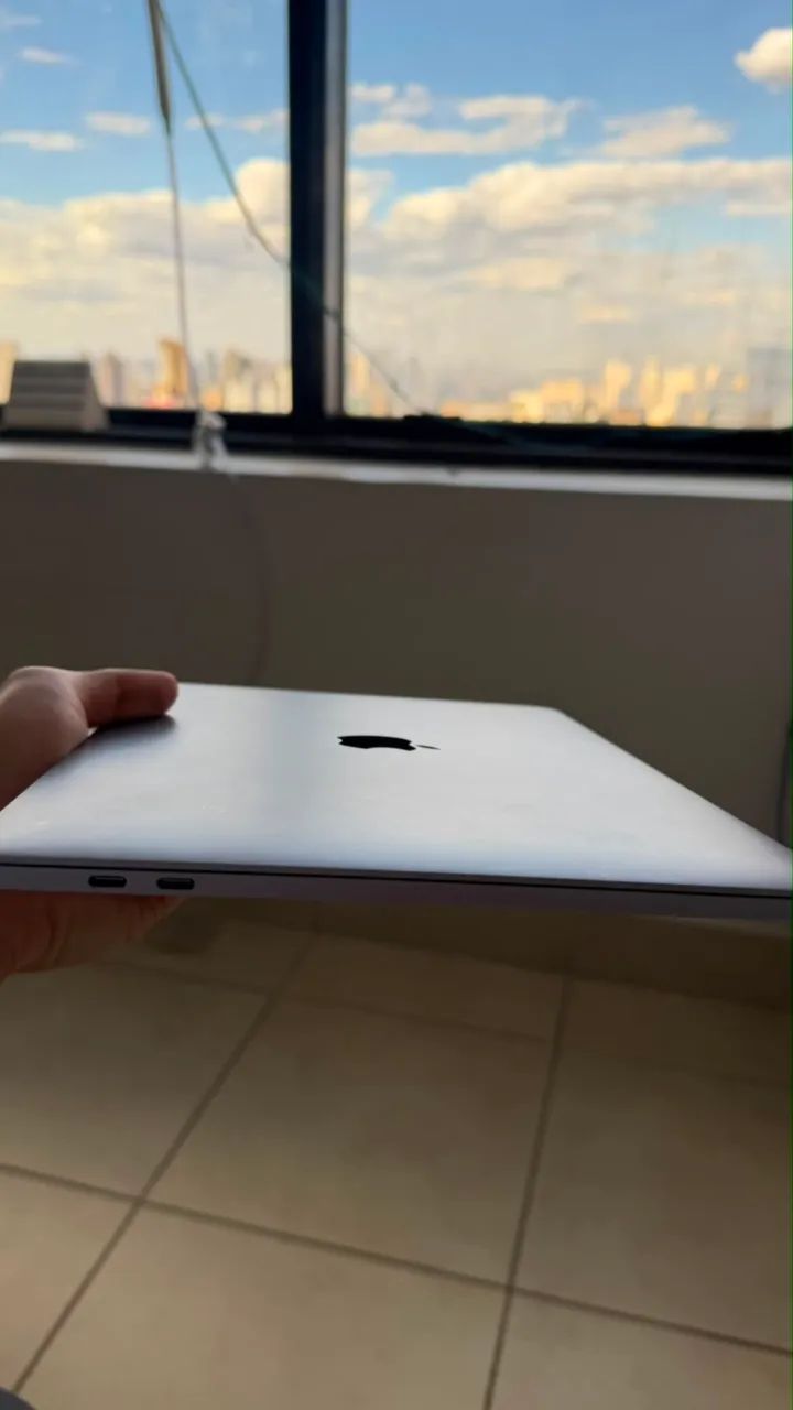 MACBOOK PRO 2018 - Foto 2