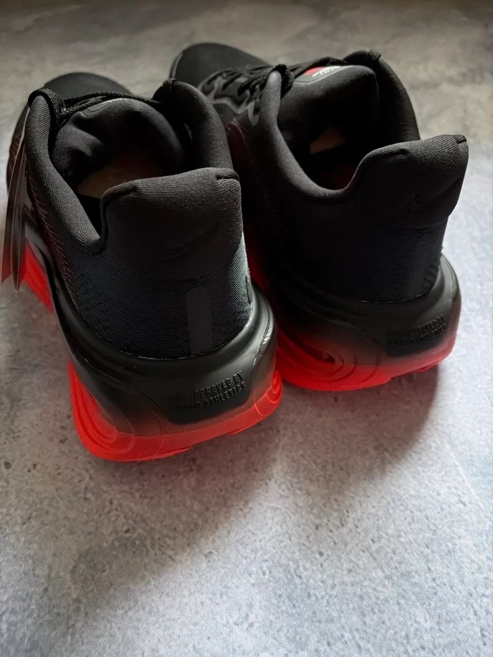 Nike Vomero Premium "Black Bright Crimson" - 41 e 42 - Foto 5