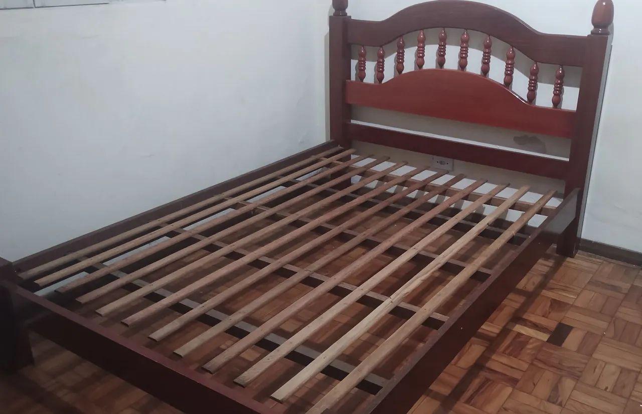 Cama de casal madeira maciça