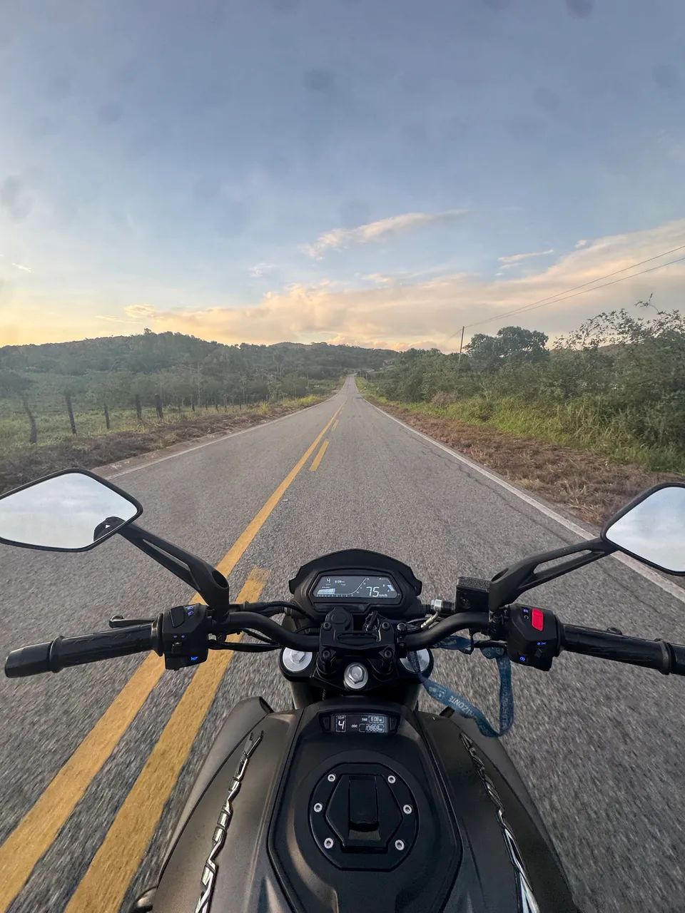 BAJAJ DOMINAR 400 2025 - Foto 5