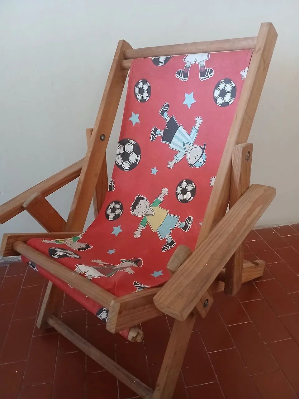 Cadeira preguiçosa de madeira tamanho infantil 