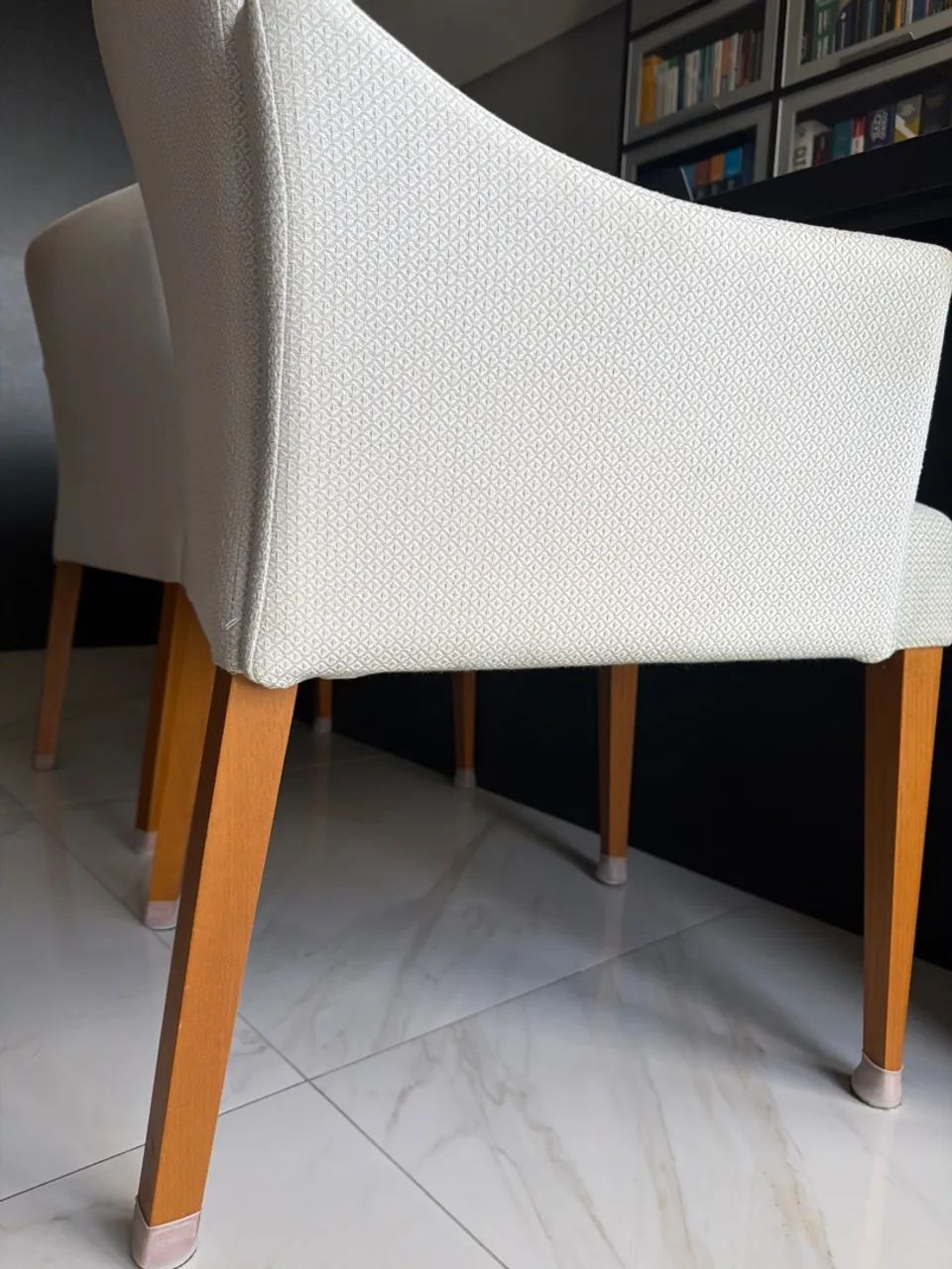 Cadeira Estofada com braços  - Foto 3