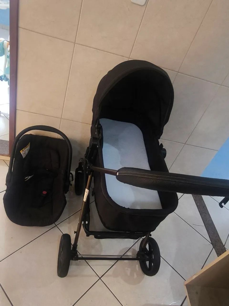 Carrinho Moisés com bebe conforto e colchão 