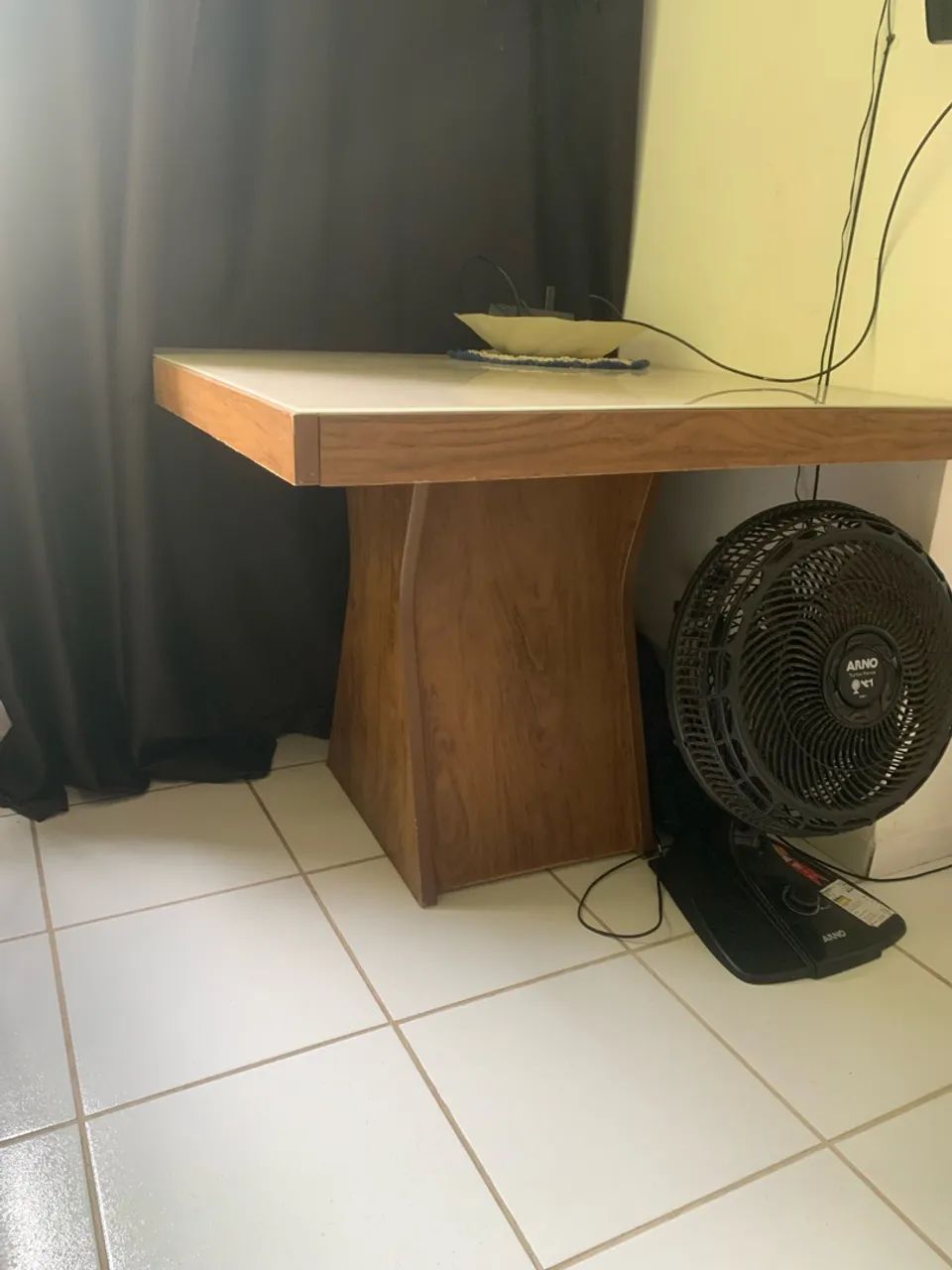 Vendo mesa, sem as cadeiras - Foto 2