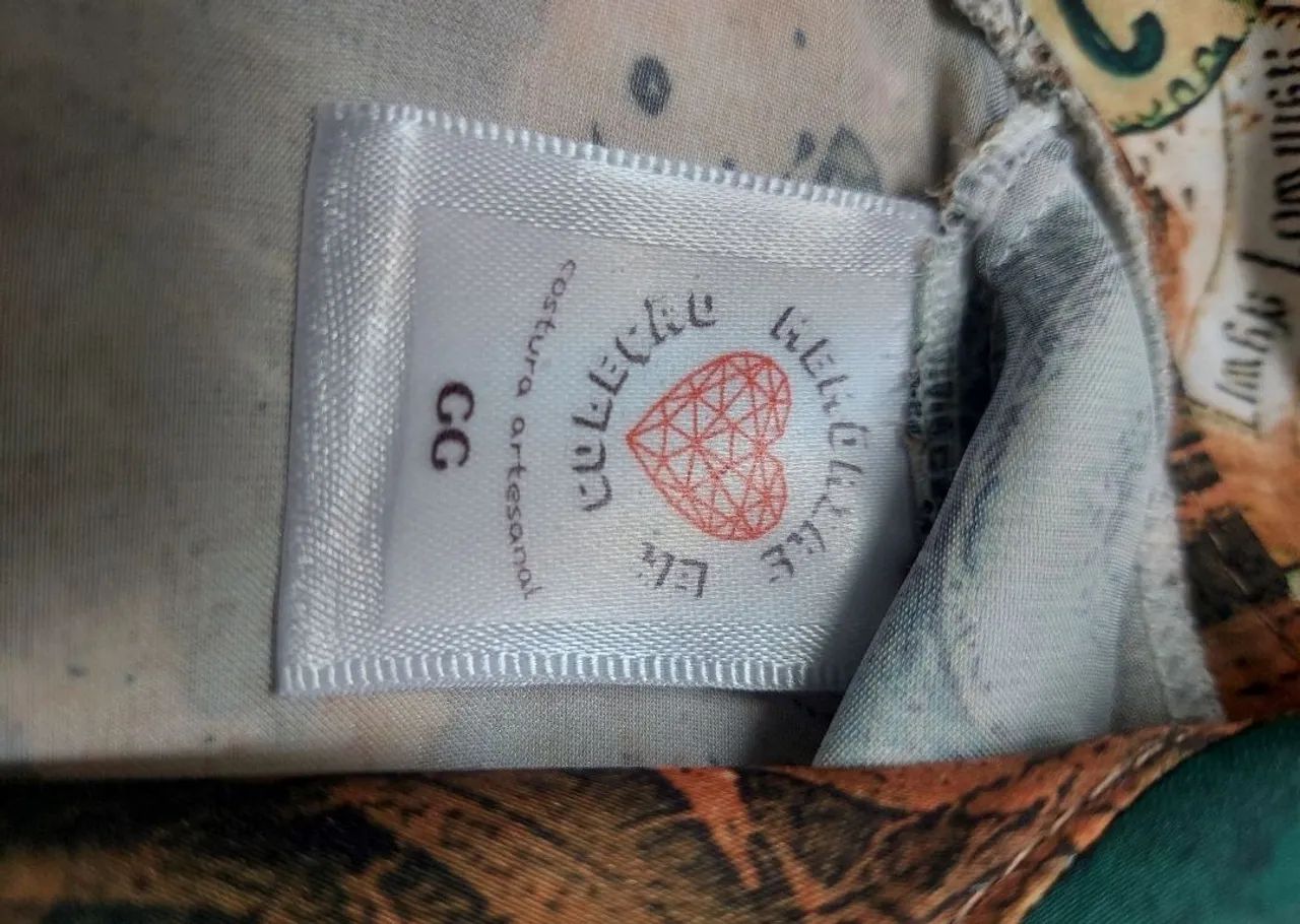 Camisa feminina de charmeuse de seda com manga curta estampada - Foto 4