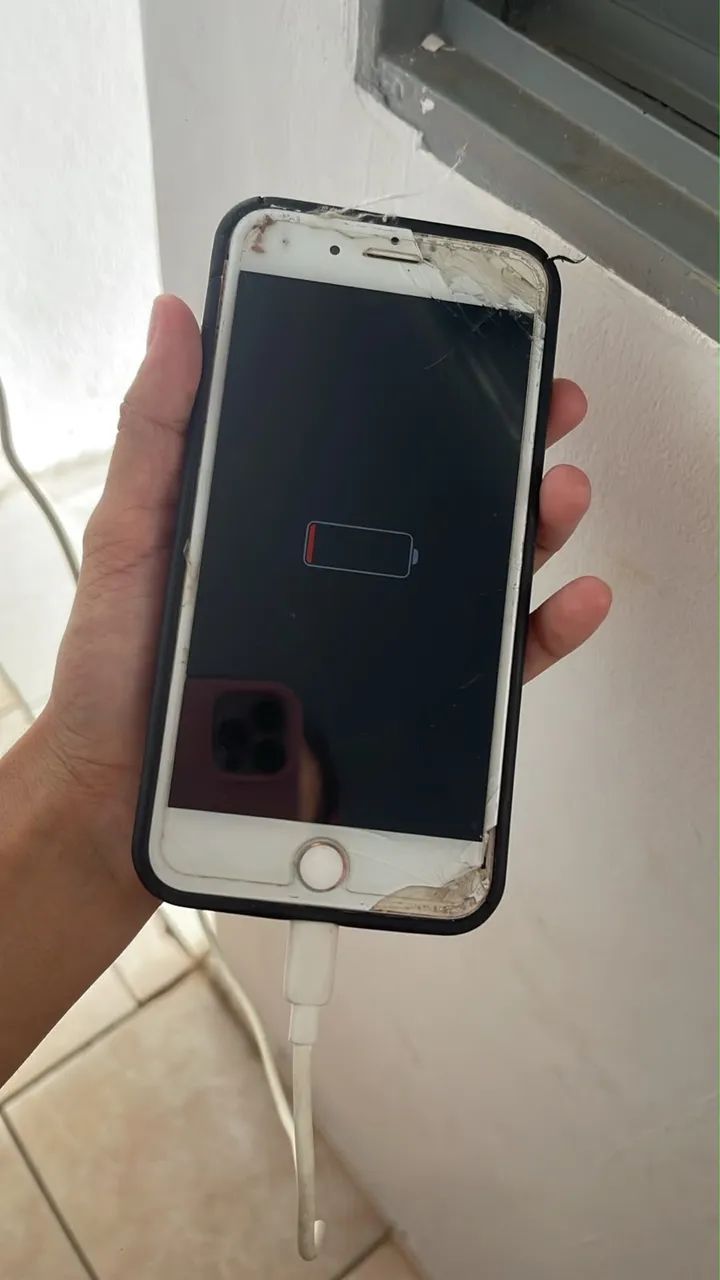 Vende iPhone pra retirada de peças  - Foto 4