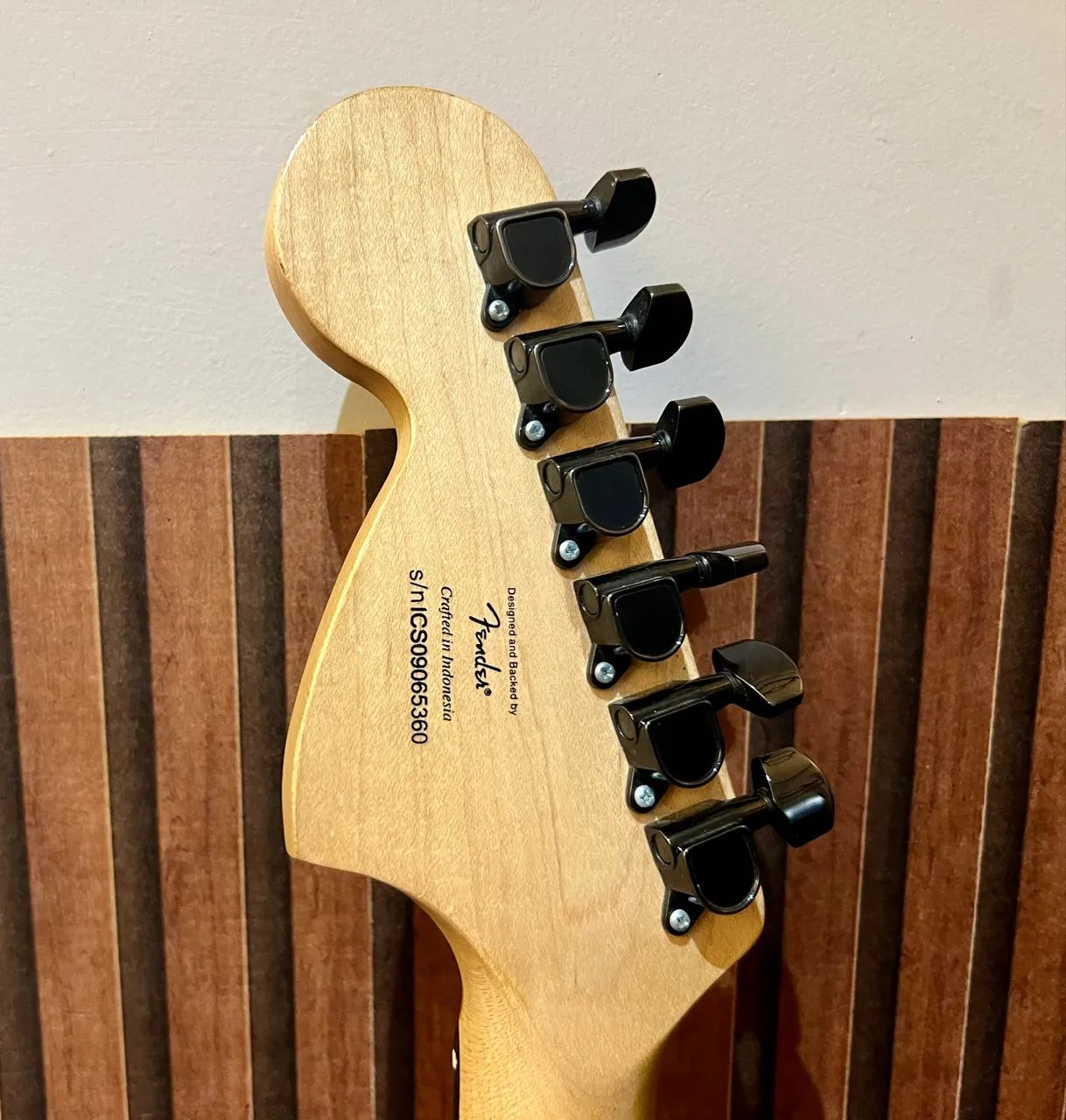 Guitarra Squier Standard - Foto 2