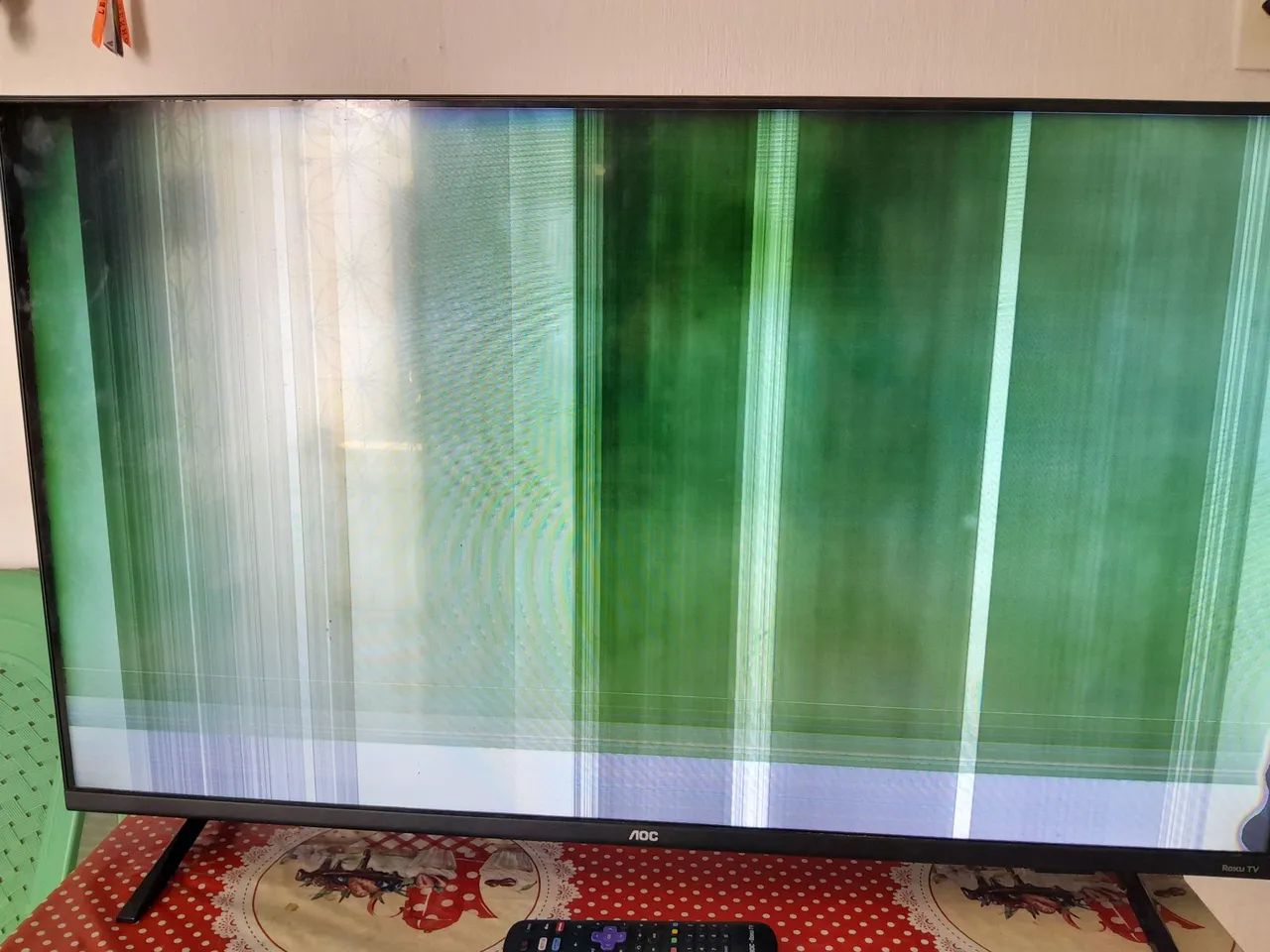 Tv AOC tela com defeito pra consertar ou retirar peças  - Foto 2