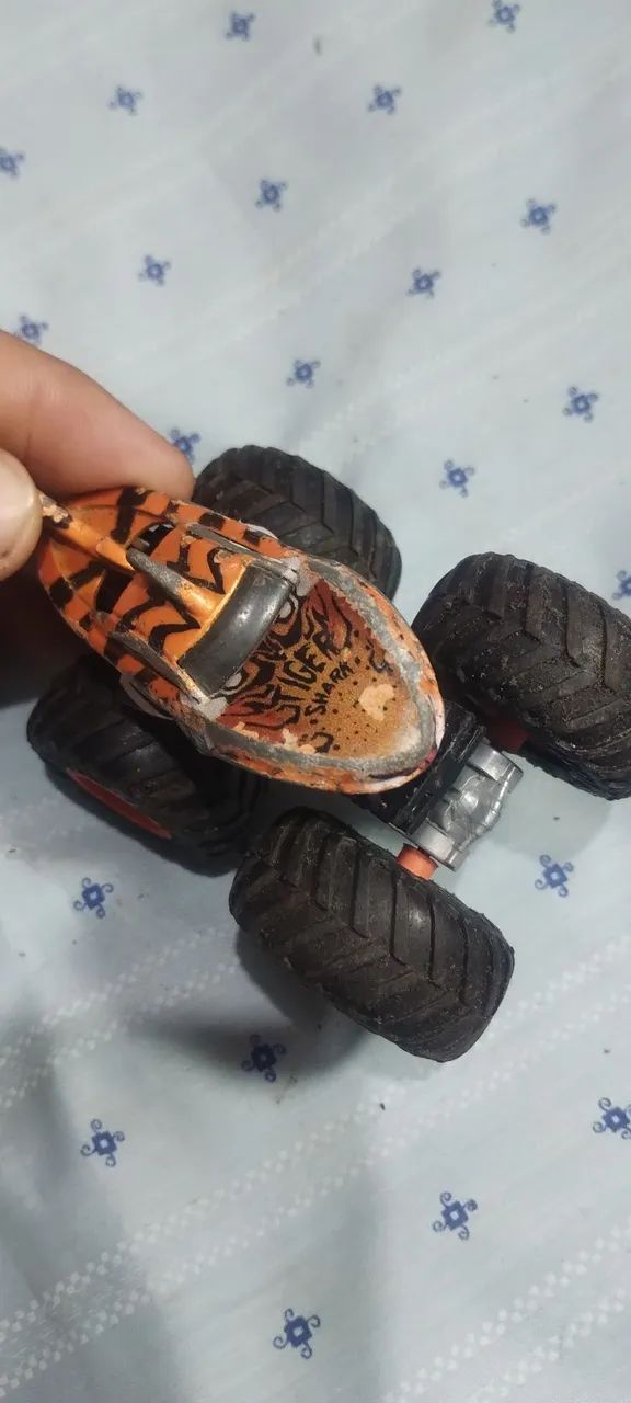 Carrinho hot Wheels Monster