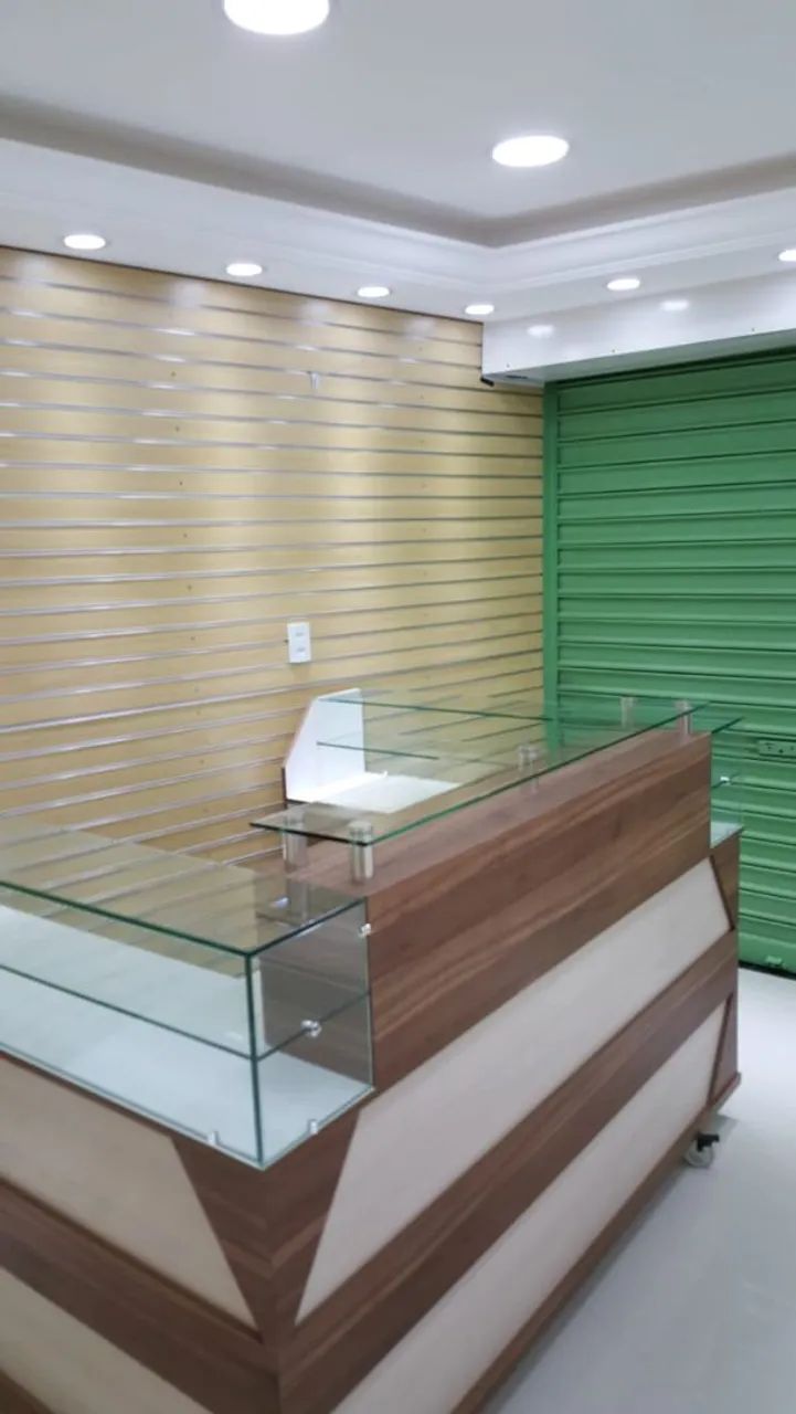 Balcão caixa de madeira com vitrine - Foto 3
