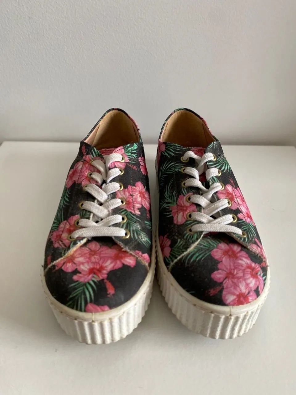 Tênis Constance estampa floral  baixando o preço  - Foto 2