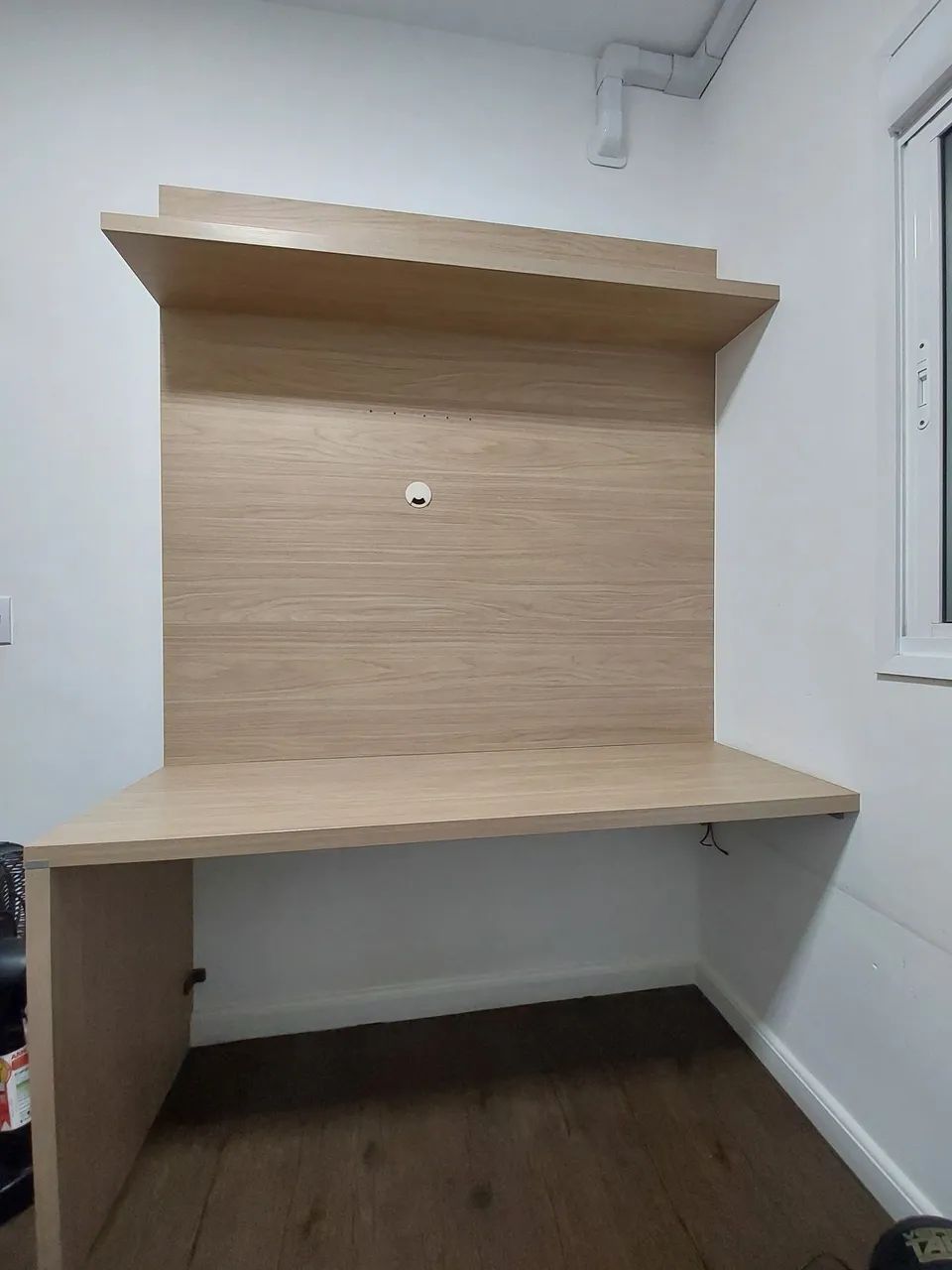 Escrivaninha planejada com painel 