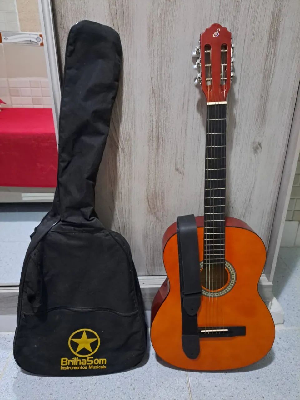 Violão com capa de cinto - Foto 2