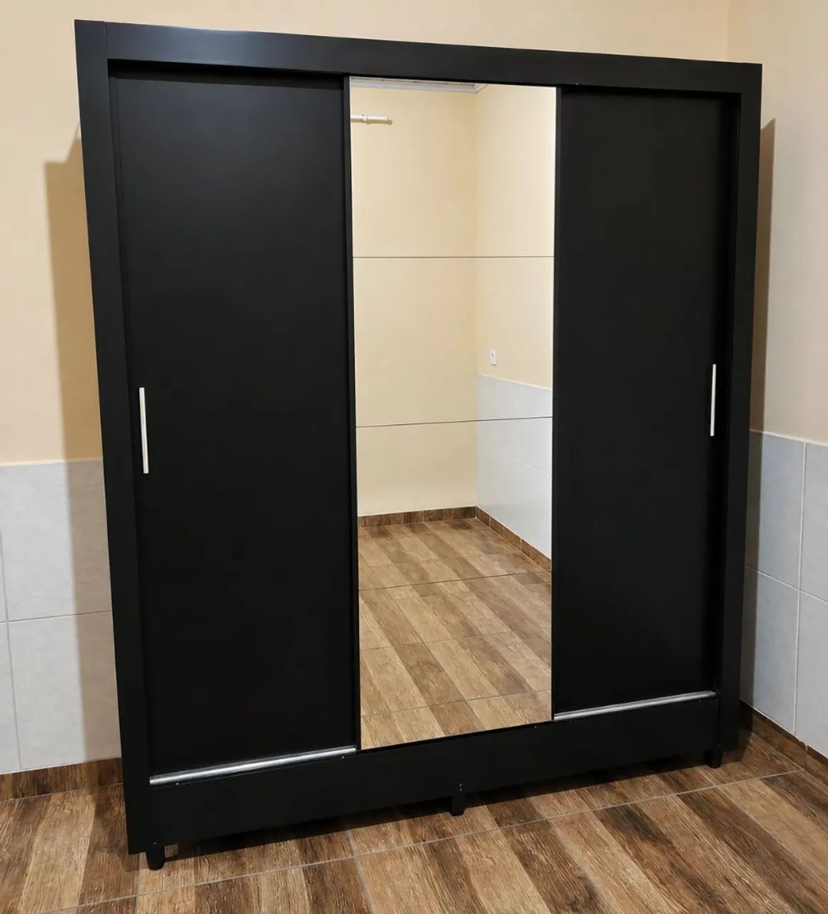 Guarda roupa Barcelona - Preto 
