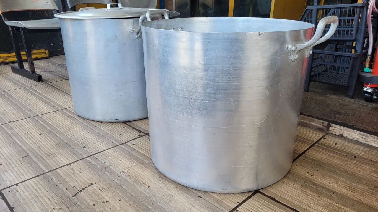 Panela pra feijoada e restante. 