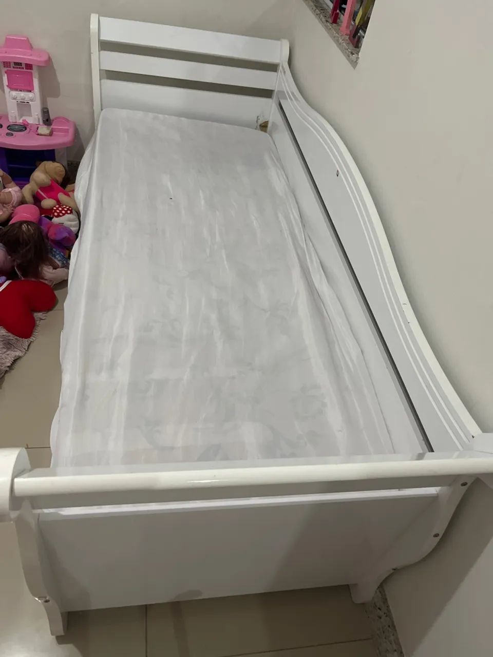 Cama Infantil Branca com Design Elegante + 2 Colchões - Foto 4