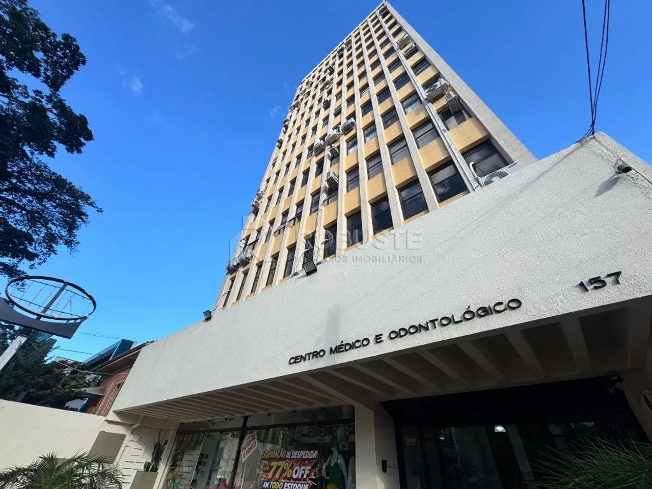 Prédio Comercial à Venda e Locação no Centro de Botucatu / Centro Médico e Odontológico