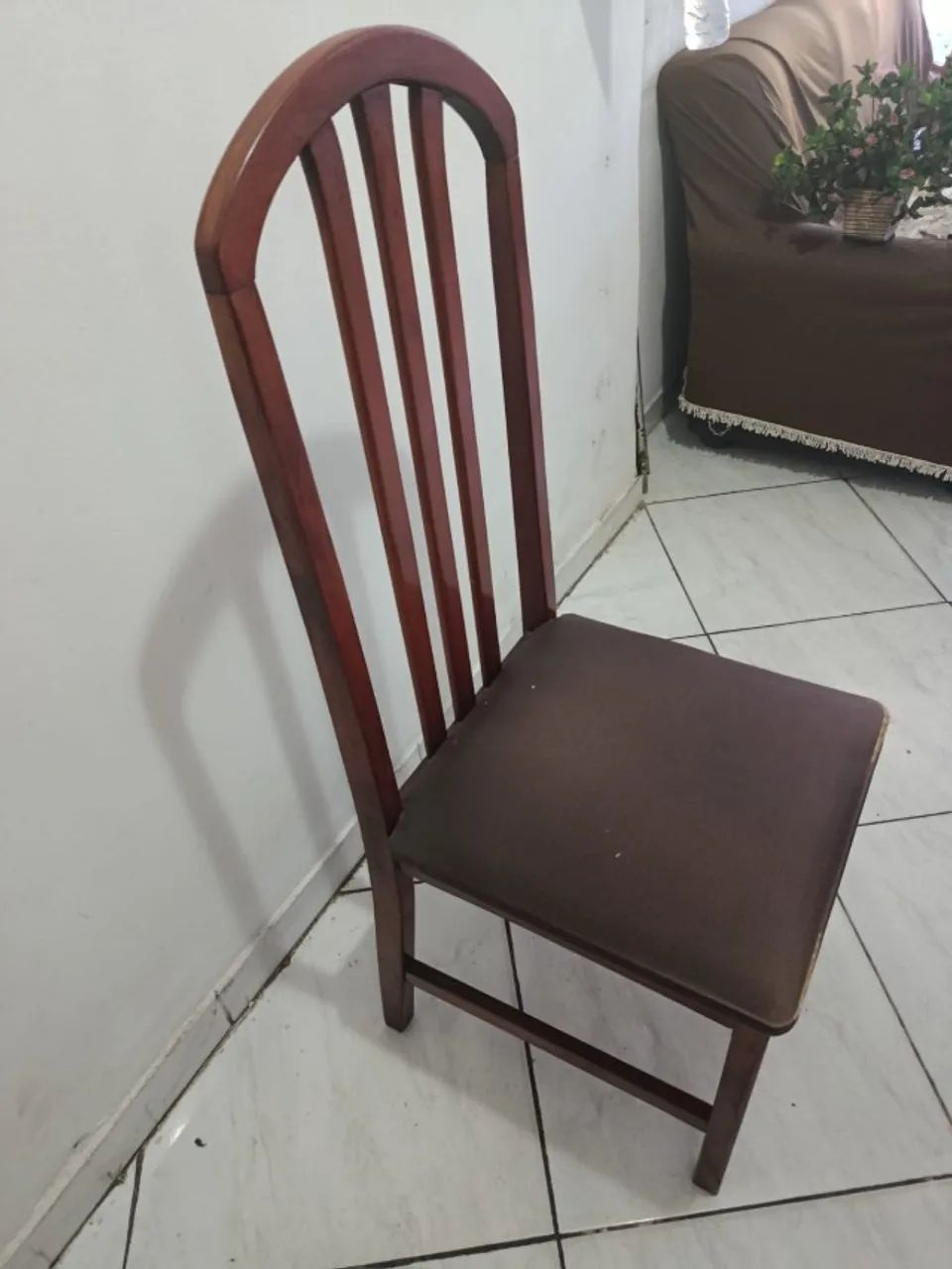 mesa de jantar com 4 cadeiras redonda de madeira maciça - Foto 4