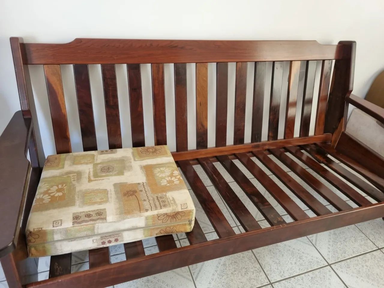 Sofá de madeira 3 e 2 lugares 
