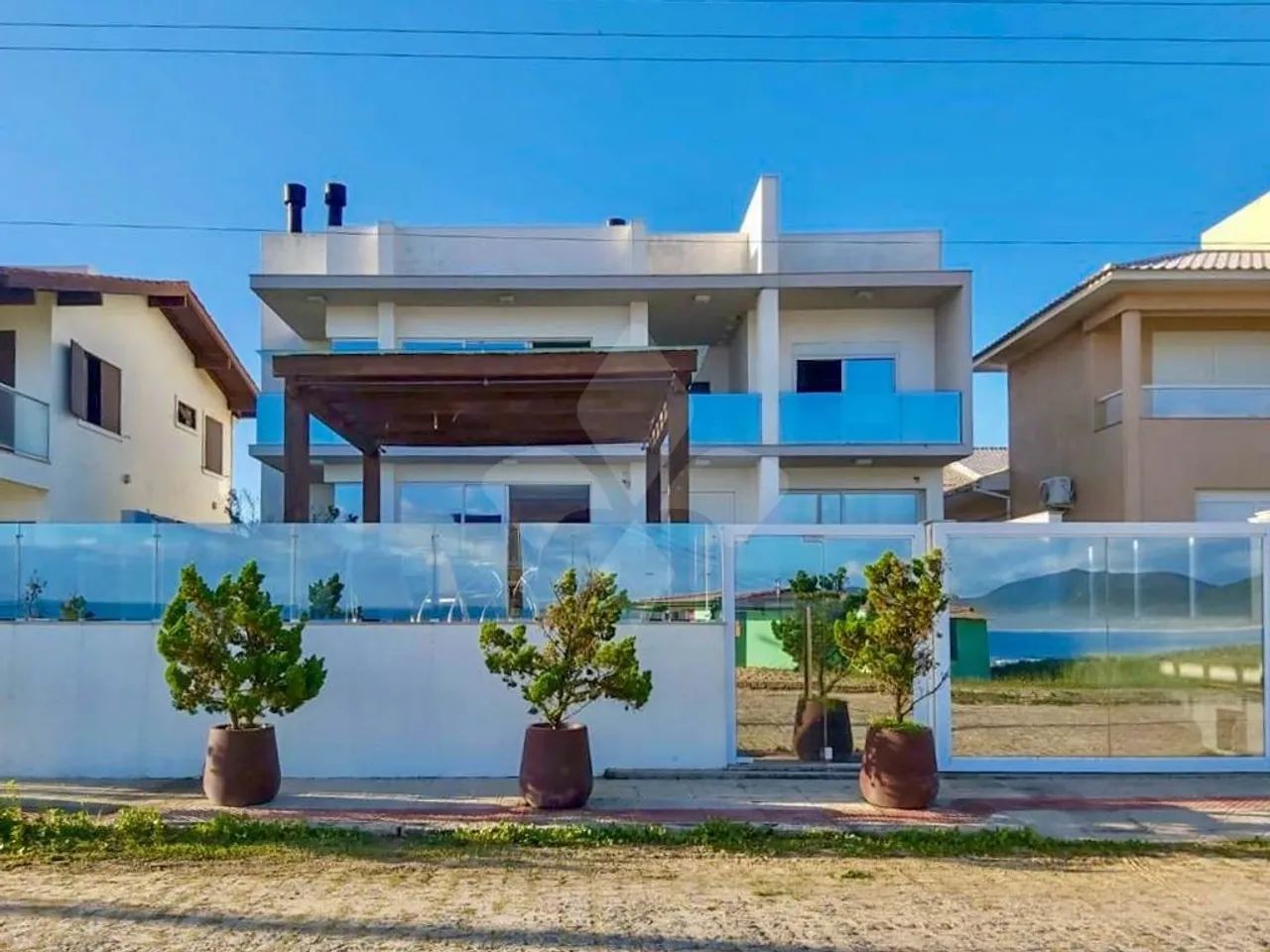 Casa frente mar com 4 suítes no Centro em Garopaba/SC - Foto 2