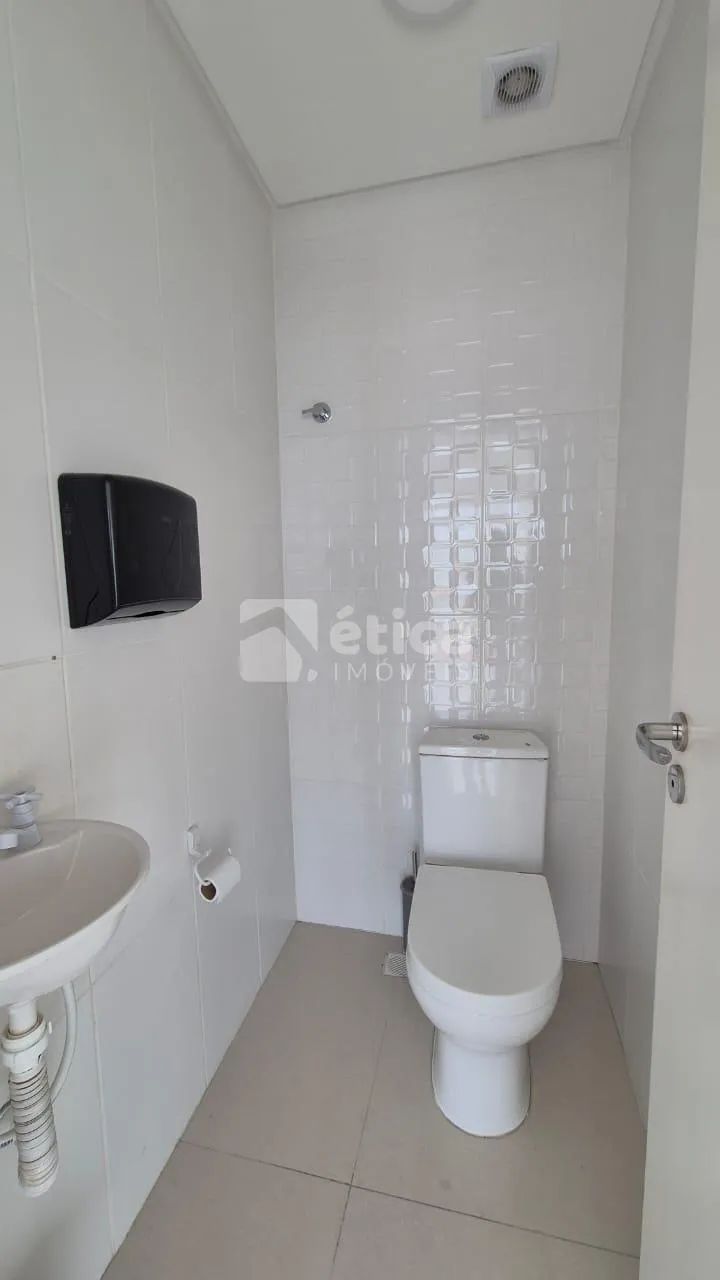 Sala Comercial 42m² no Lion Center Itajaí com Vaga coberta. - Foto 5