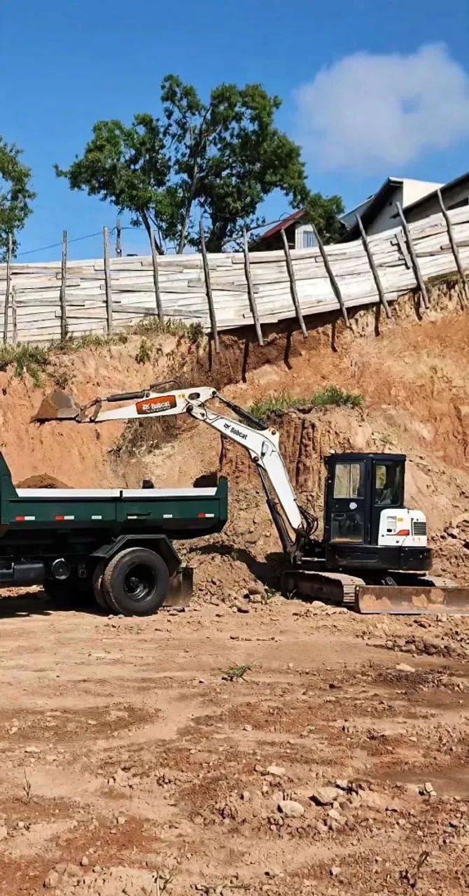 Mini escavadeira Bobcat E50 cabinada  - Foto 3