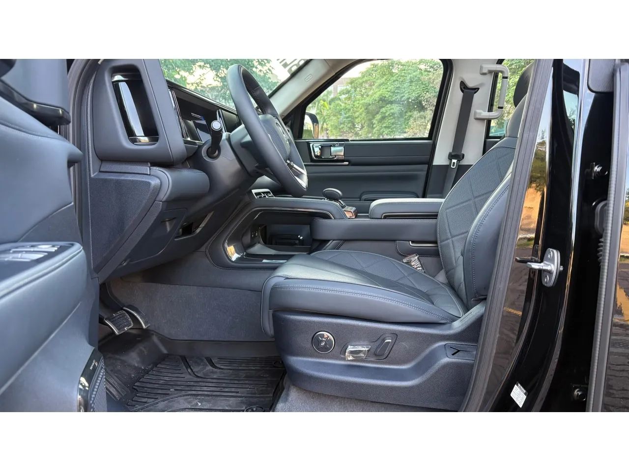 Denza B5 SUV híbrido plug-in, foto 12 de 16
