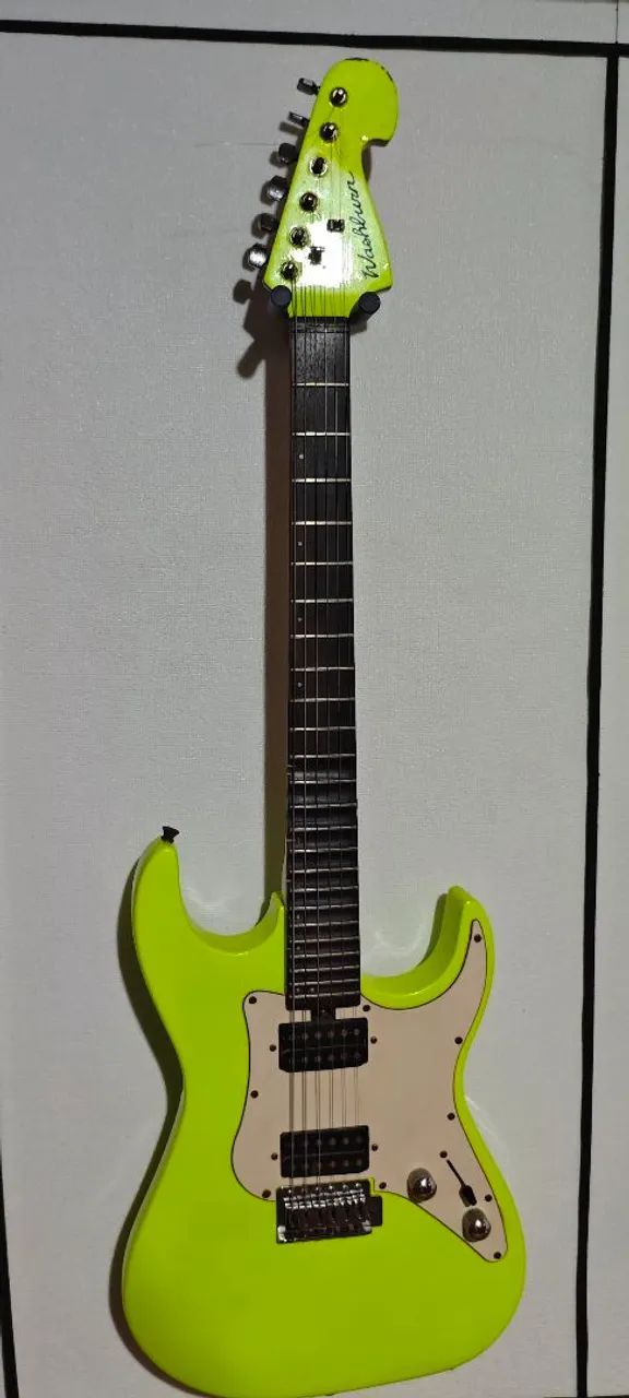 Guitarra Superstrato Escalopada 