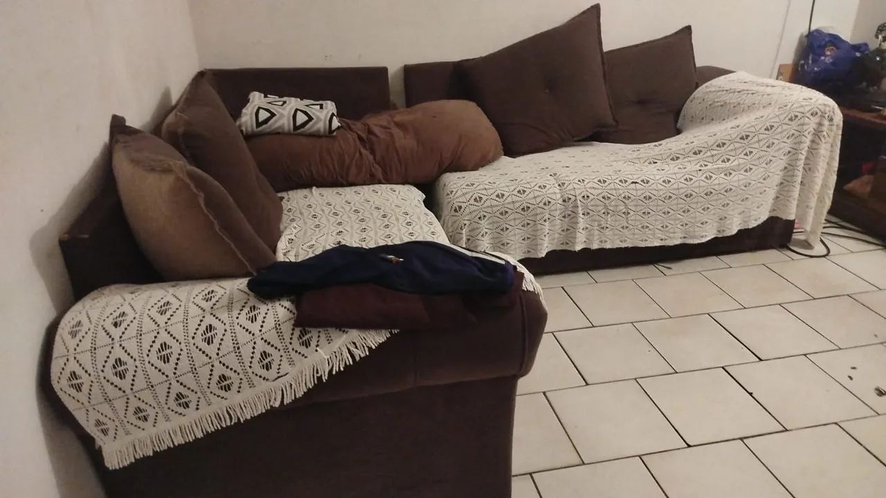 SELLING OR EXCHANGING A SIX-SEATER SOFA422082073267415040