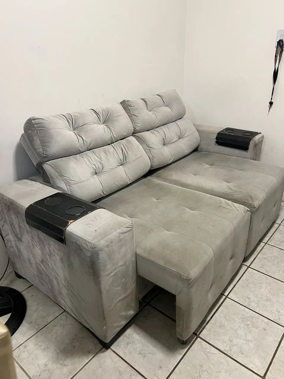 Sofá 2 lugares com porta copos 2M