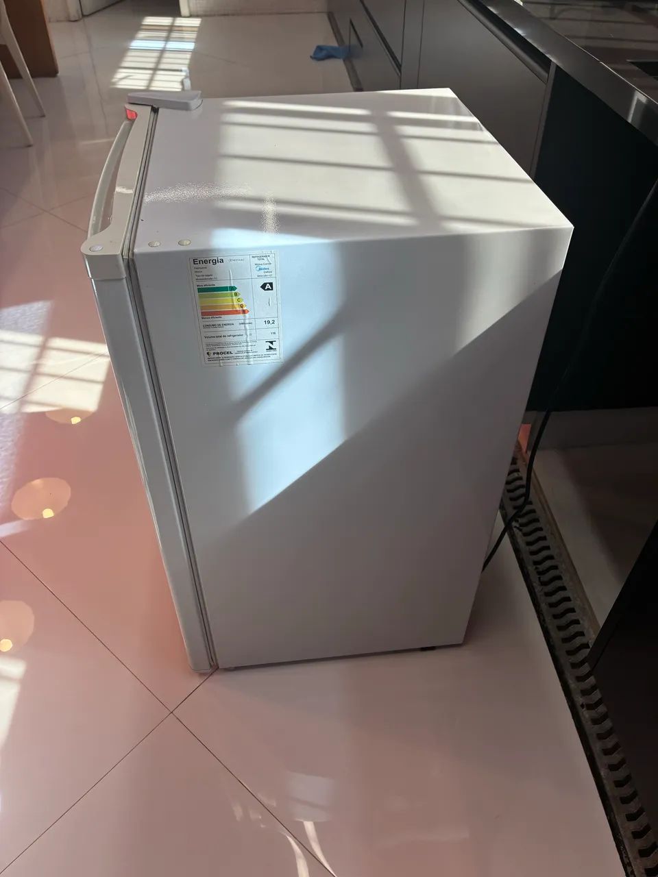 Frigobar Midea 116l não liga - Foto 3