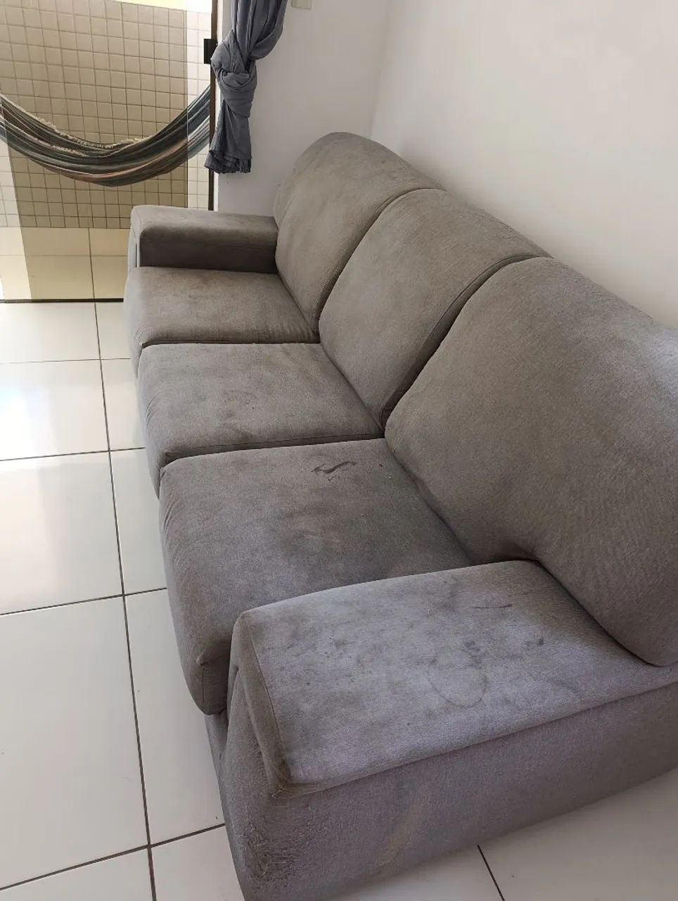 Sofá de três lugares retrátil 