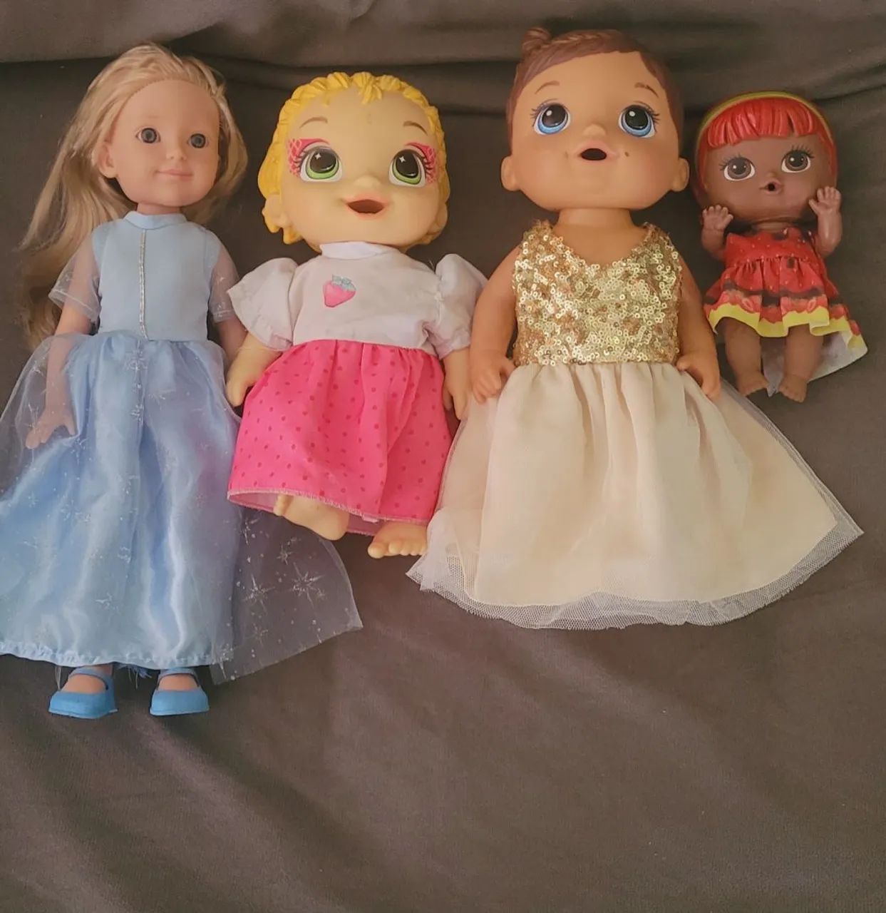 Bonecas baby alive e Cinderela 