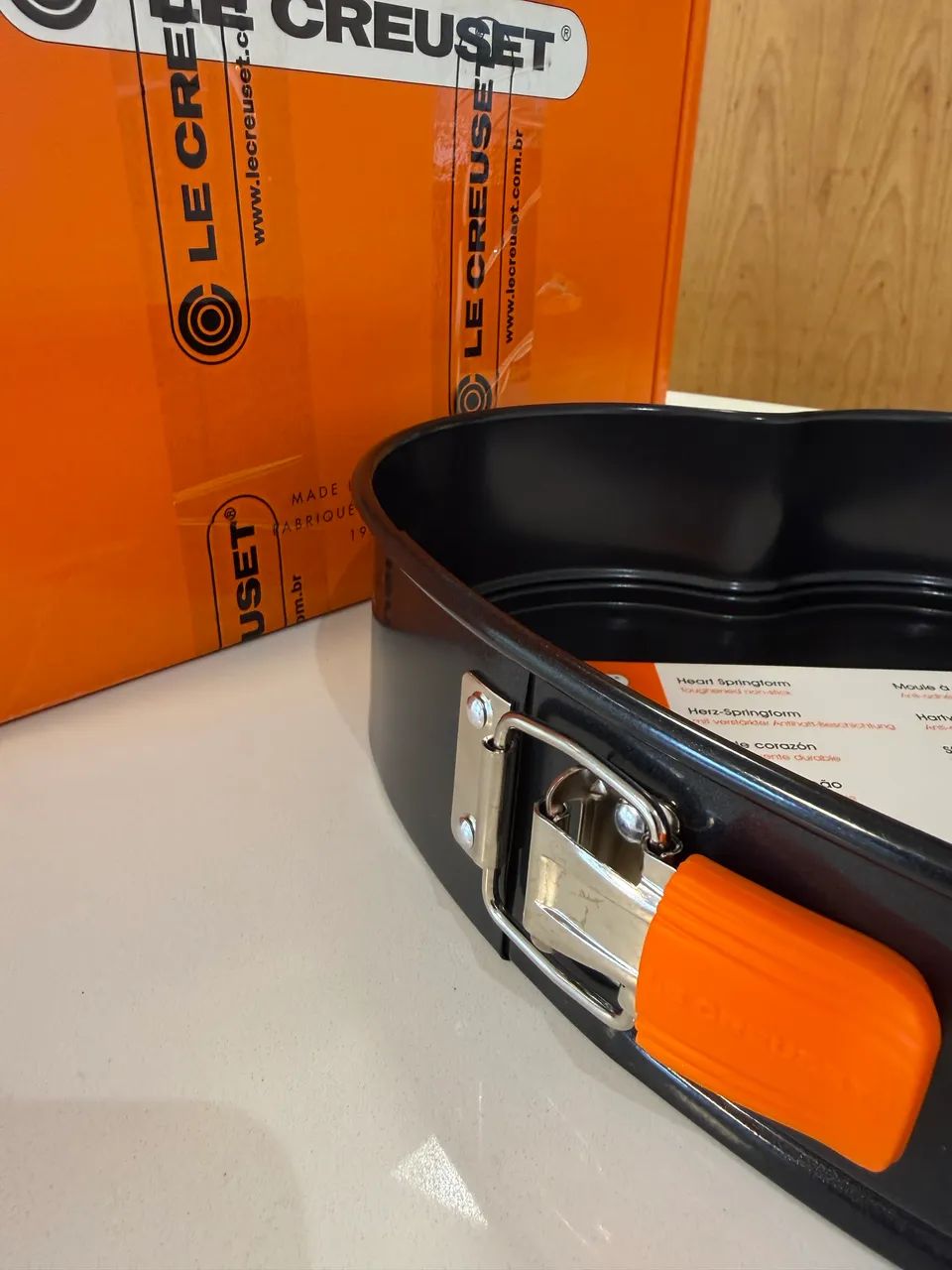 LE CREUSET BAKEWARE - FORMA DE BOLO CORAÇÃO SPRINGFORM - Foto 2