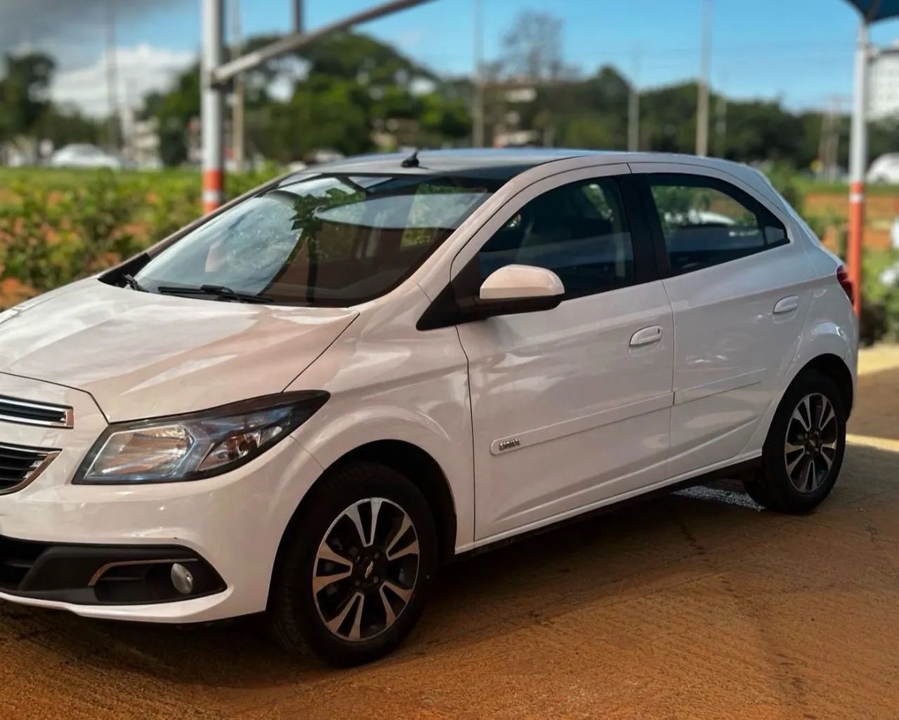 Alugo carro 