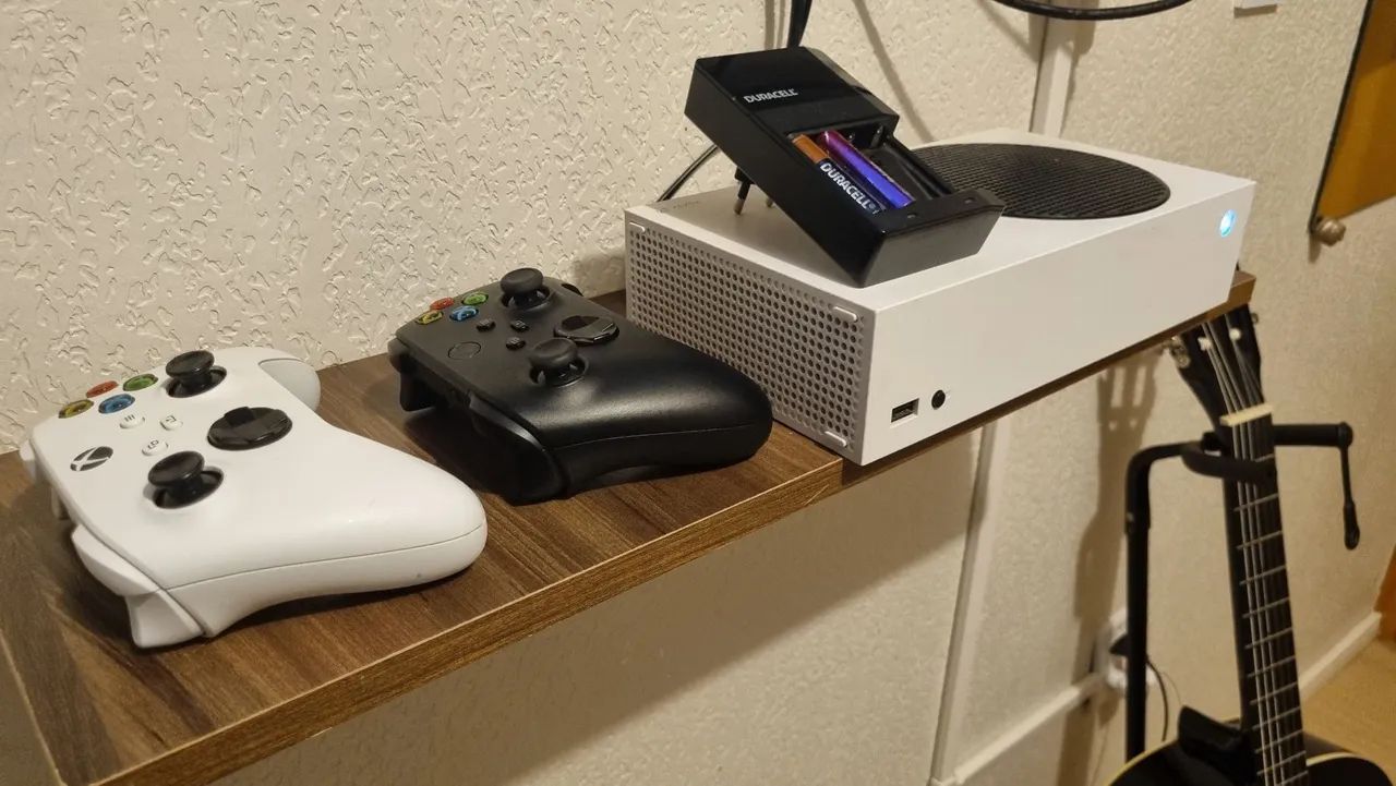 Vídeo game Xbox series S 2 controles e batlefield 6 e read dead redemption 2   - Foto 3
